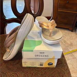 Earth Origins Women's Rose Gold Sandals NEW